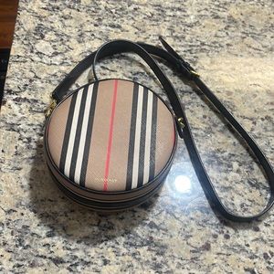 Authentic Burberry Icon Stripe E-canvas Louise Bag. Less than 2 years old.